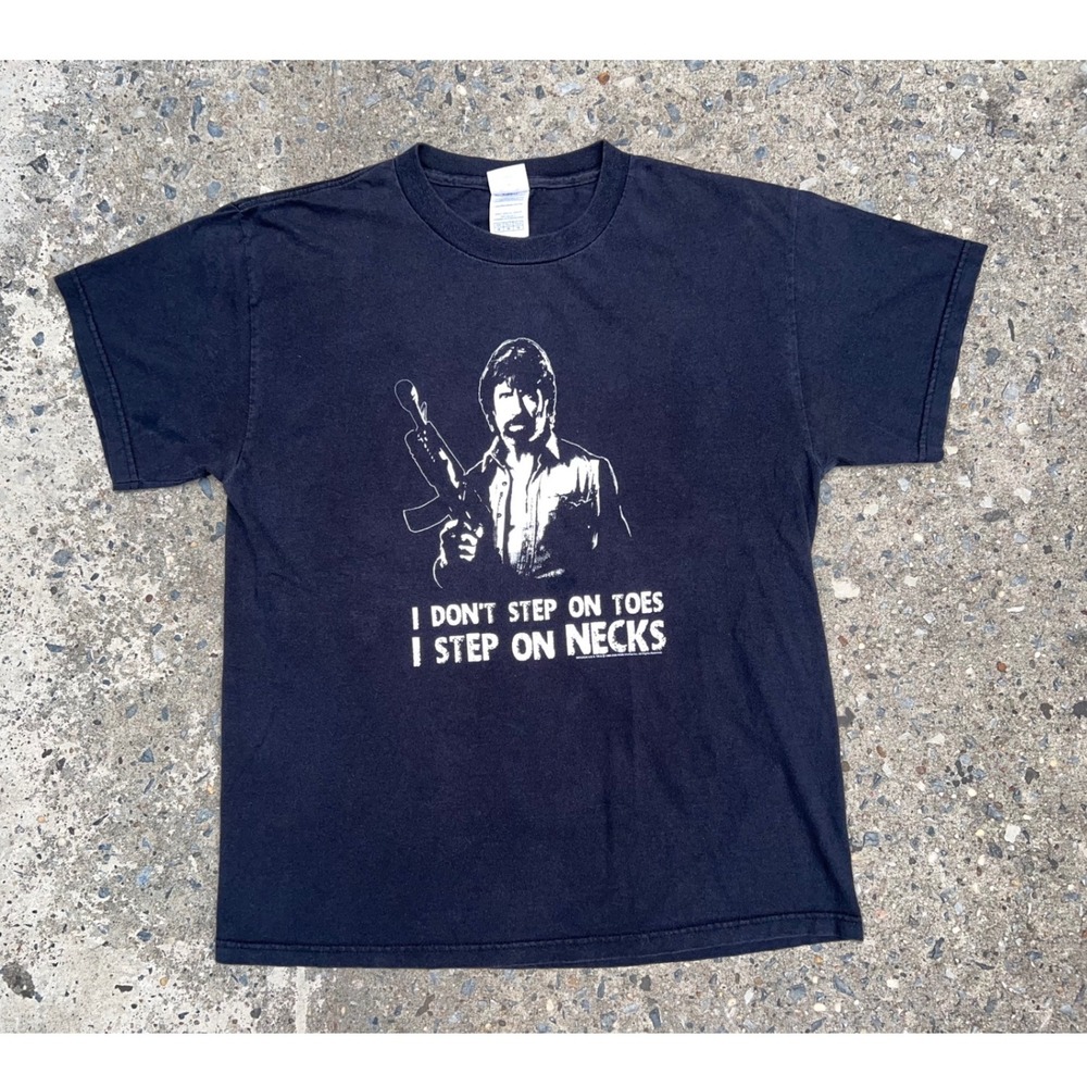 Vintage Chuck Norris I Don't Step On Toes I Step On Necks Graphic Print Shirt M